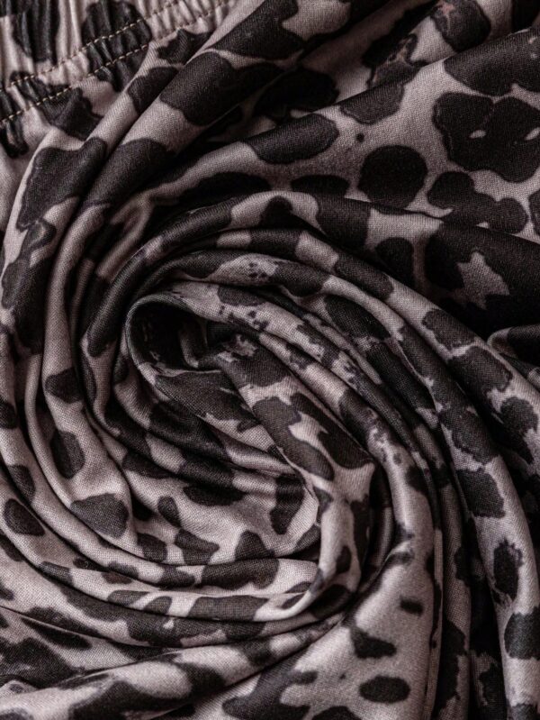 Women's High-Waisted Bodycon Leopard Print Skirt with European and American Casual Elegance